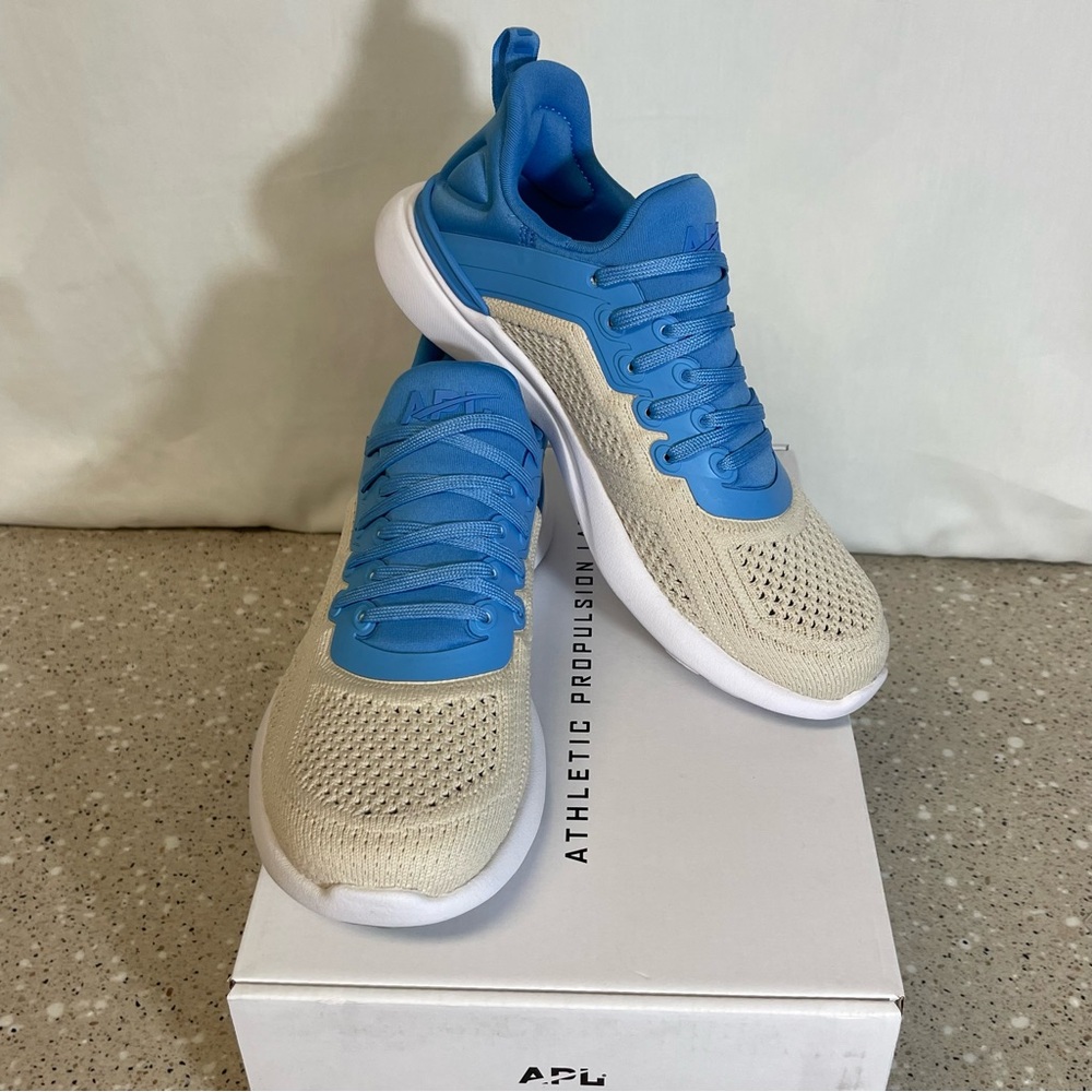 New Women's APL TechLoom Tracer Size 5 Athletic Propulsion Labs in Coastal Blue